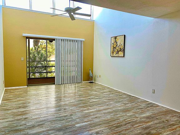 5th image of 729 Capri Isles Blvd