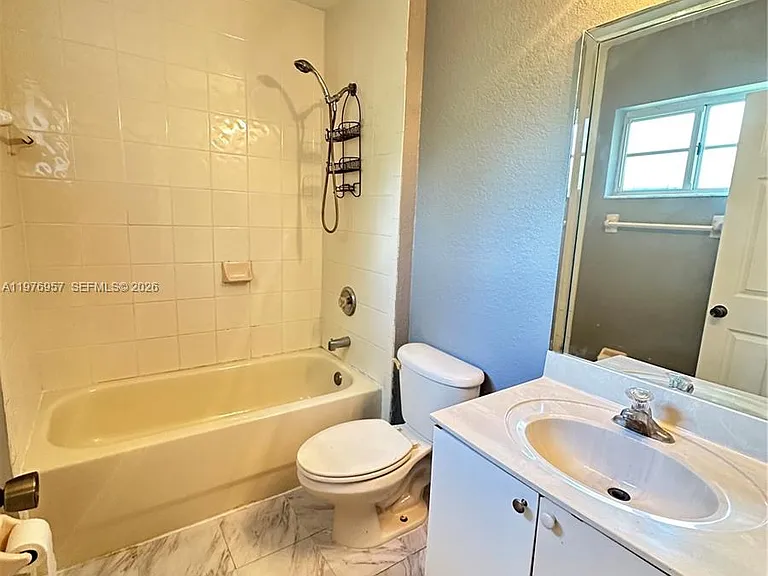 687 SW 10th St — Photo 21