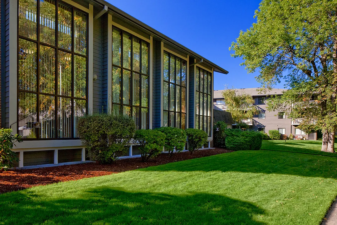 Creekside Village Retirement Residence — Photo 2