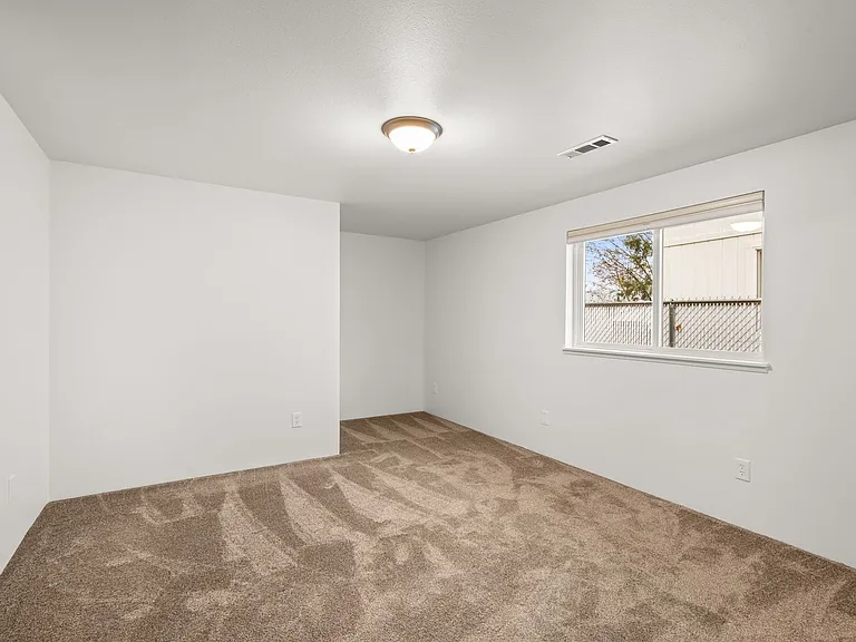 Talent Parkside Apartments — Photo 43