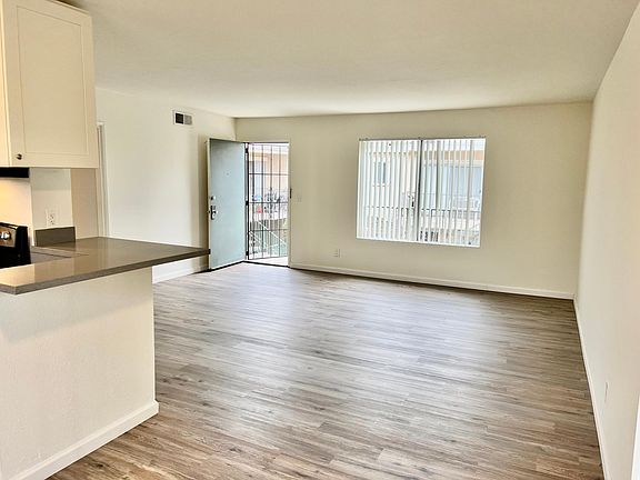 2nd image of 862 S Mollison Ave #8