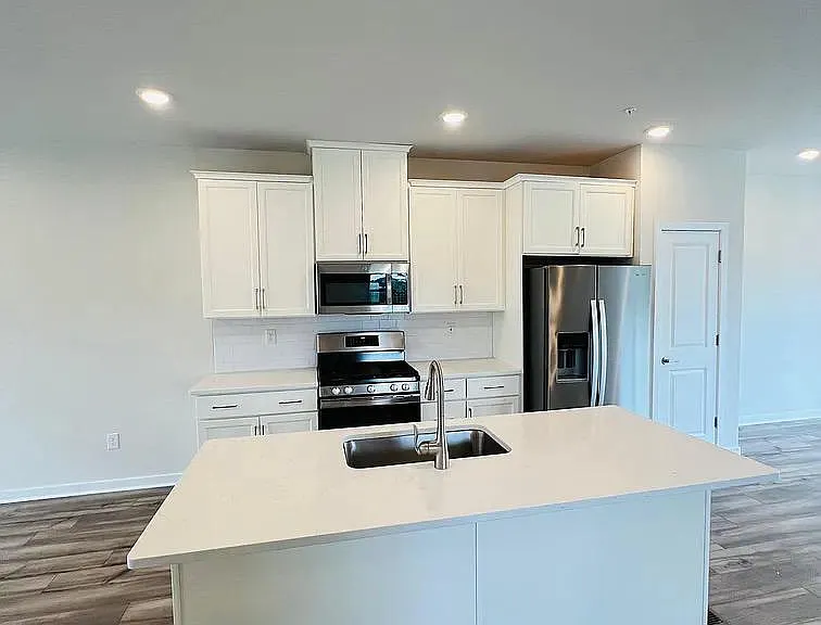 902 Magnolia Ln — Photo 7