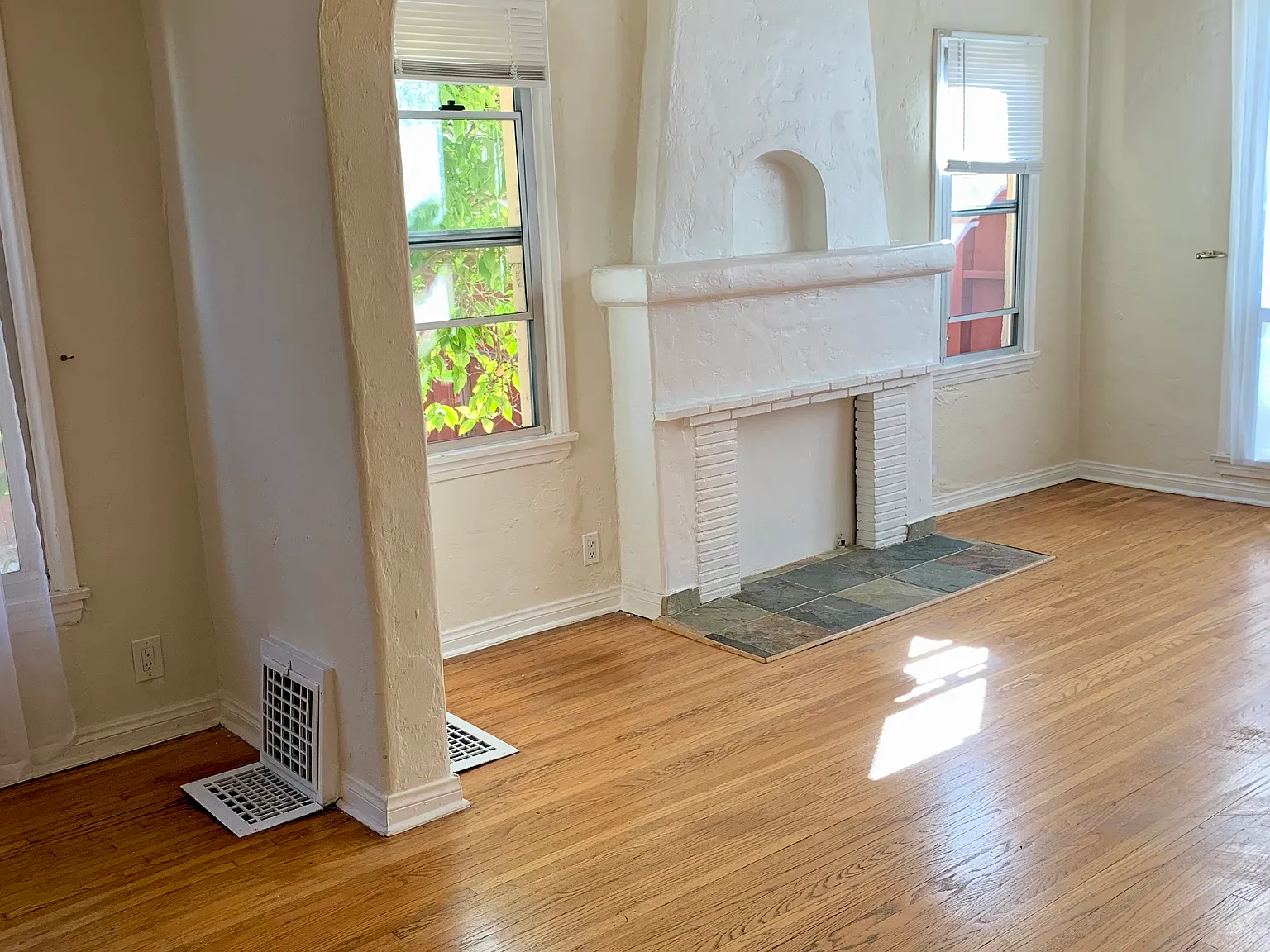 2 bed, 1.5 bath, 1423 sqft, $3,750 — Photo 4