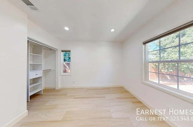 5844 Vesper Ave — Photo 11