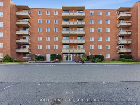 264 Grantham Ave #107, Saint Catharines, ON L2M 5B5