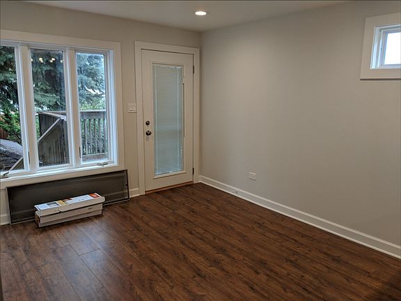 5th image of 3143 S Halsted St APT 2-R