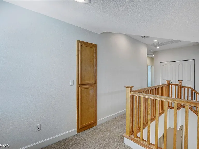 127 Tilbury Ave — Photo 19