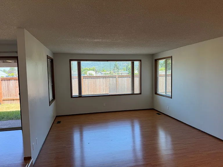 1422 Lawnridge Ave — Photo 5
