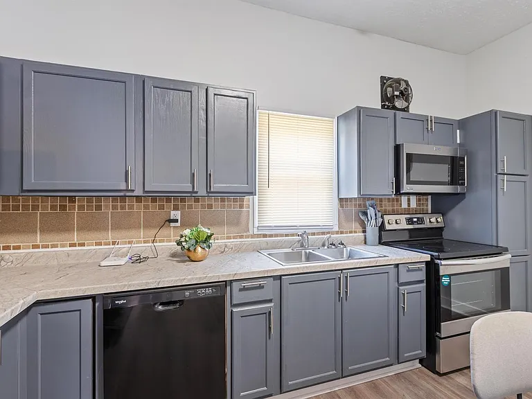 1043 N Holmes Ave — Photo 13