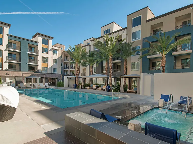 Swimming Pool with Hot Tub