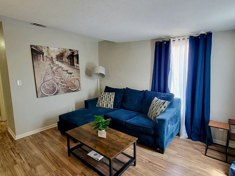 1023 W Woodlawn Ave #3 — Photo 5