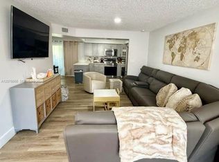Blue Lake Townhouses Cond, Pompano Beach, FL 33064