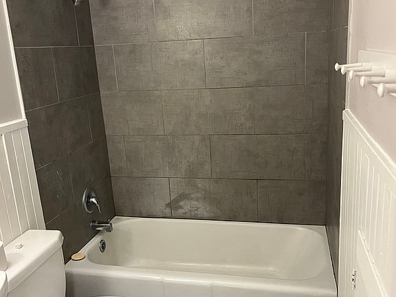 5th image of 917 N 50th Ave