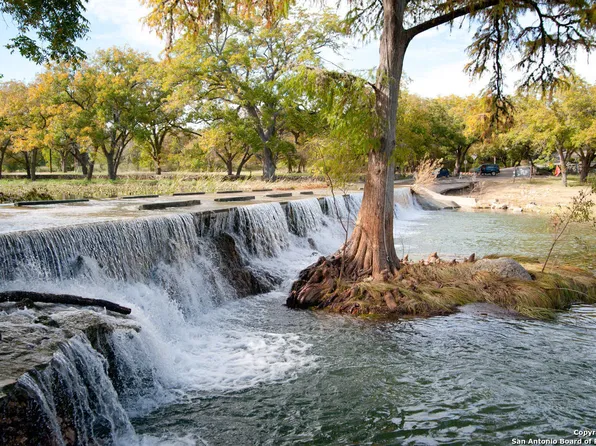154 Woodcreek Dr, Wimberley, TX 78676