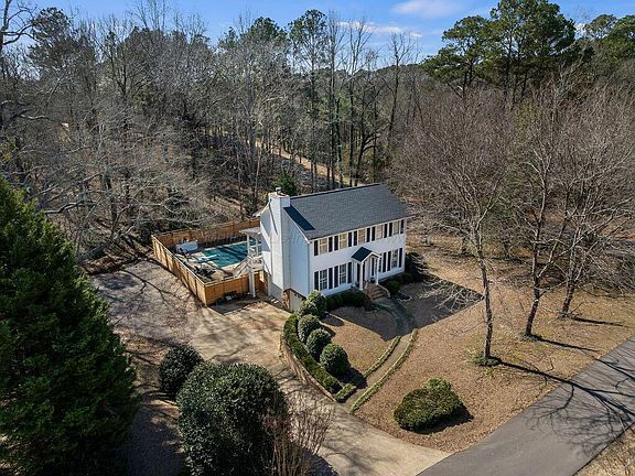 4th image of 14 Brandon Ln