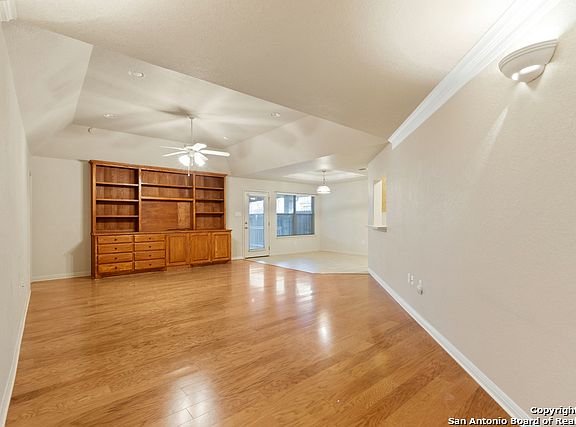 5th image of 612 Royal Sage Dr