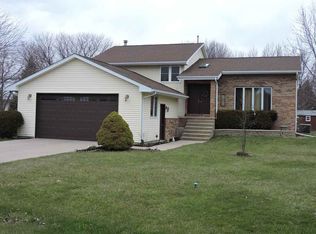 343 Whispering Oaks Dr, Metamora, IL