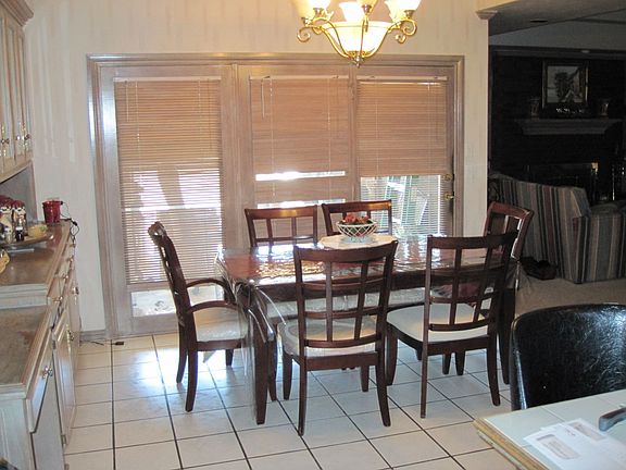 Dining room connected to kitchen