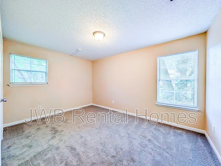 3035 Fitzgerald St — Photo 7