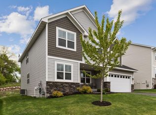 9071 River Rock Dr N, Chanhassen, MN 55317