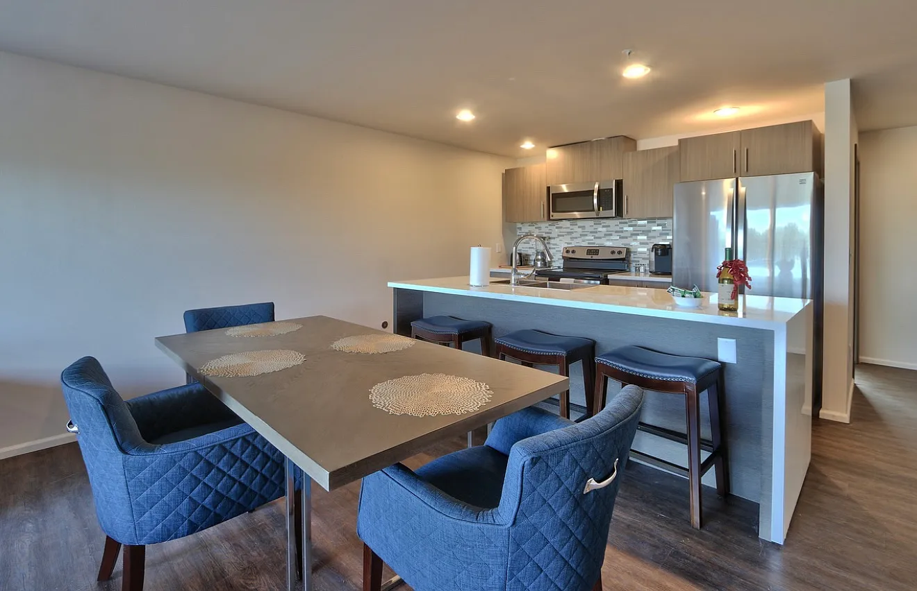 3 bed, 1474 sqft, $2,595 — Photo 3