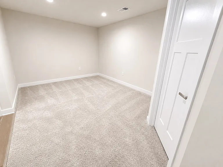 3020 Zuma St — Photo 9