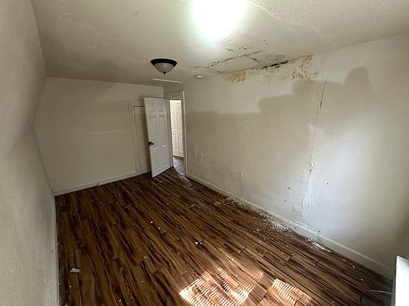 4th image of 5930 Shulte Ave