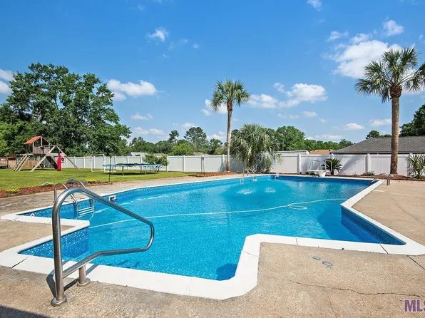 10517 Buxton Rd, Saint Amant, LA 70774