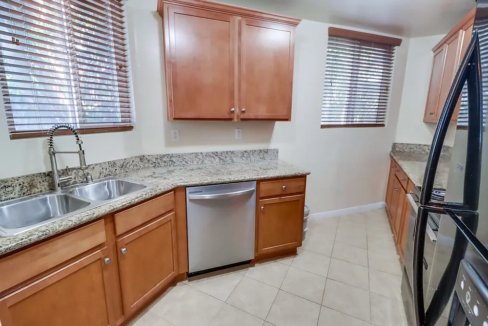 1 bed, 740 sqft, $1,950 — Photo 2