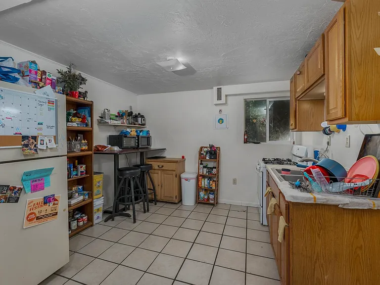 470 Burns Ave #5 — Photo 6