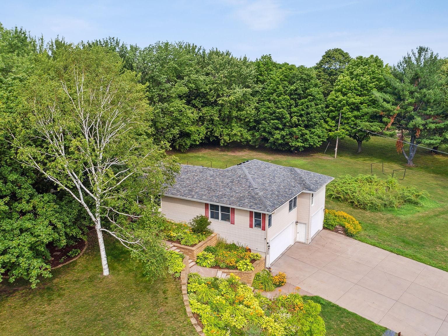 909 W Division St, River Falls, WI 54022 MLS 6406315 Zillow