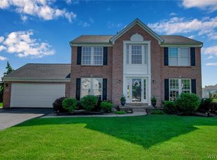 5733 Field Brook Dr, East Amherst, NY 14051
