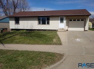 3908 E Claudette Dr, Sioux Falls, SD 57103