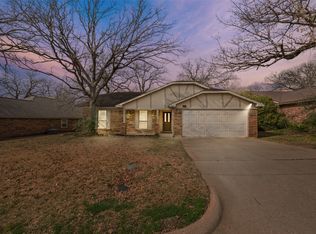 2109 Reverchon Dr, Arlington, TX 76017