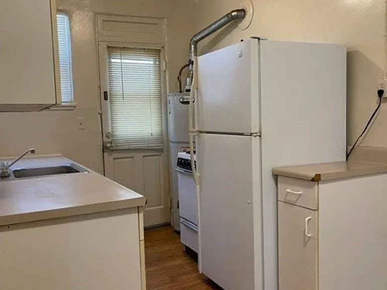 Quaint Studio, Freshly Painted, in Central Berkeley — Photo 4