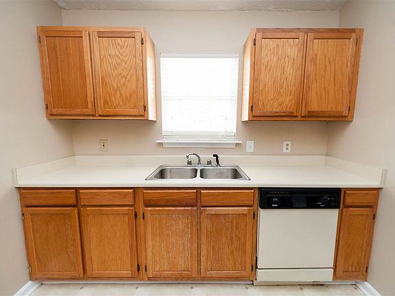 5th image of 114 Trout Ct