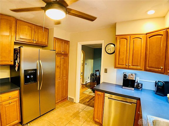 4th image of 1040 Broadview Blvd S