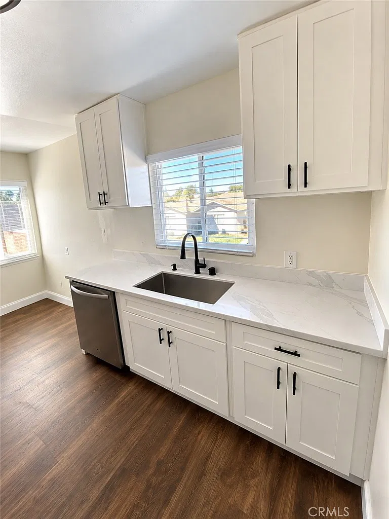 2 bed, 716 sqft, $2,495 — Photo 2