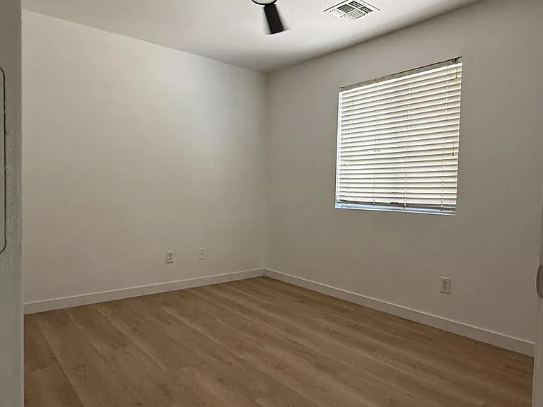 12930 W Lamar Rd — Photo 15