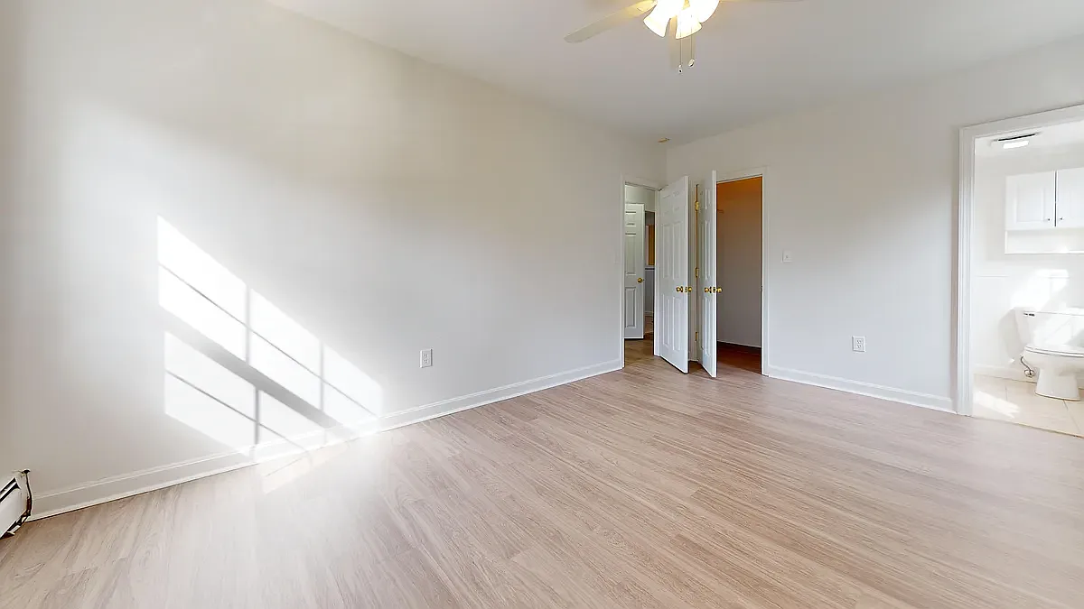 41 Austin Ave — Photo 2