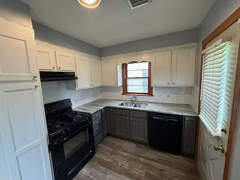 1225 S 16th St — Photo 3