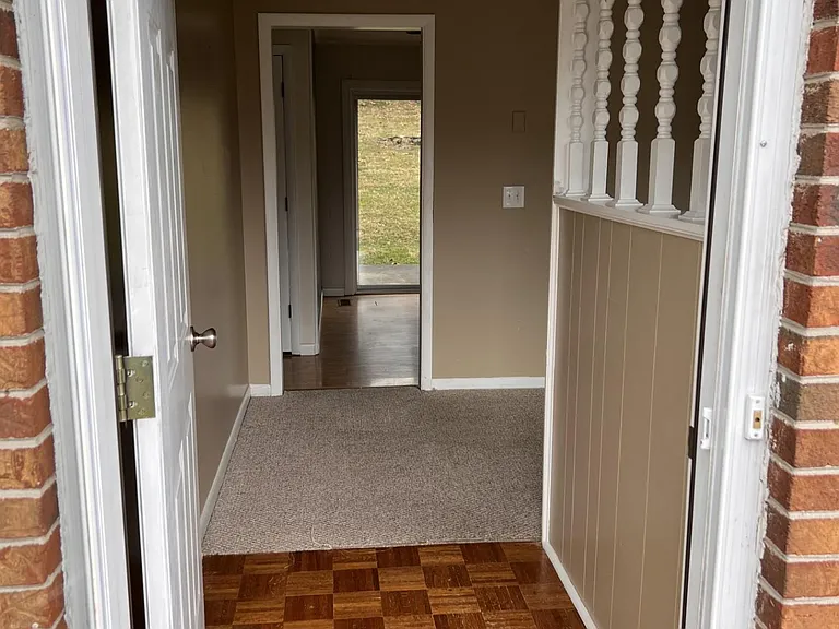 198 Milburn Dr — Photo 4