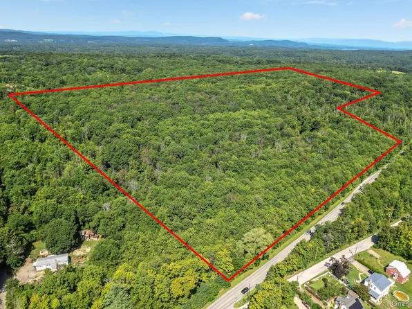 149 S Quaker Lane, Hyde Park, NY 12538