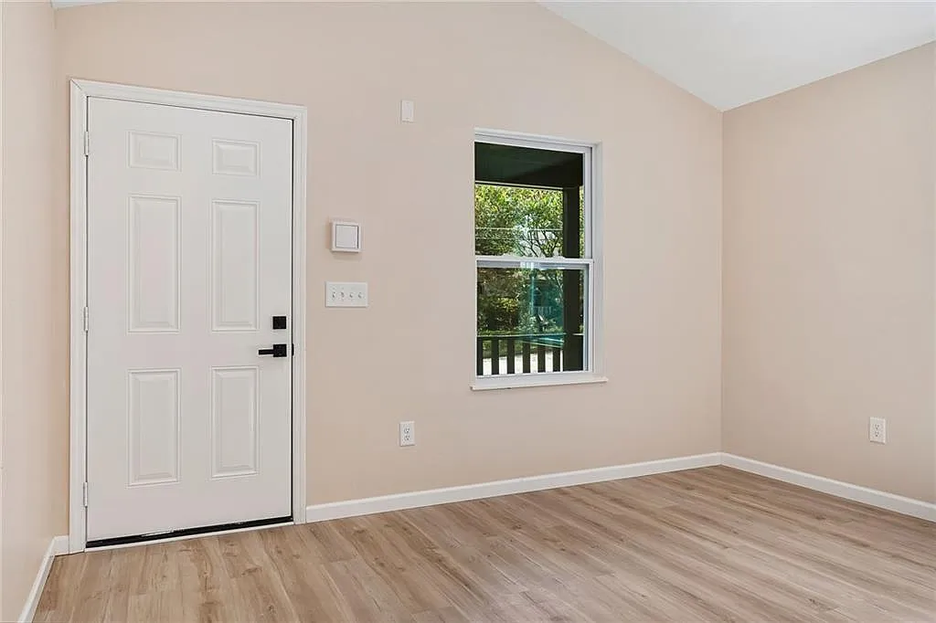 3 bed, 1250 sqft, $1,795 — Photo 2