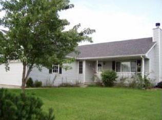 124 Windward Ln, Rochelle, IL 61068