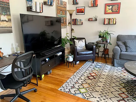 Rented by R New York | media 2