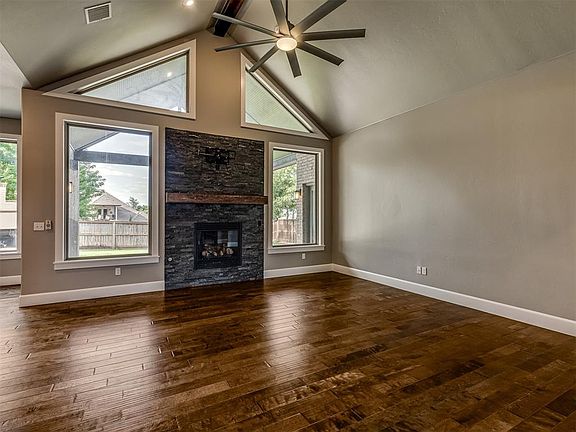 5th image of 2708 Bison Dr