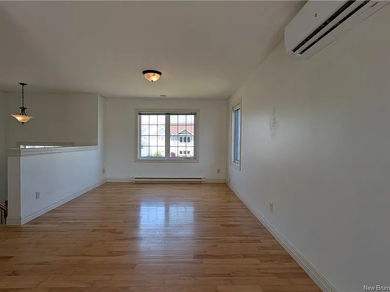 47 Myriam Cres — Photo 3