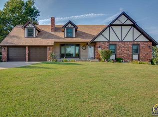 7040 SW Queens Ct, Topeka, KS 66614