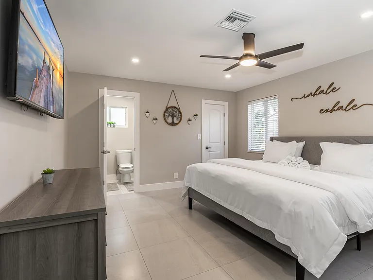 300 SE 8th Ct — Photo 13